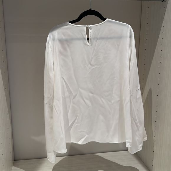 XL BCBG white top with bell sleeves and lacing - Picture 2 of 4